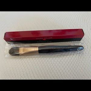 Laura Geller - Foundation brush .